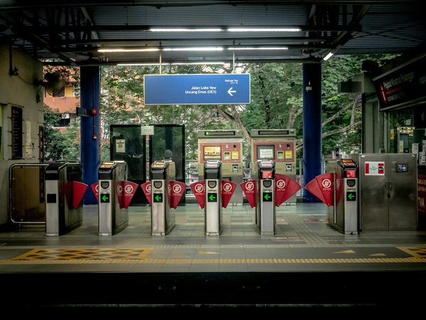 Aventures surprises grâce à une voiture de location à Saint-Laurent-du-Var