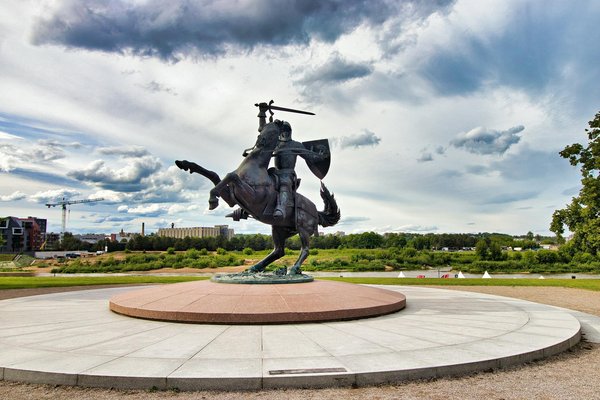 Aventures surprises grâce à une voiture de location à Saint-Laurent-du-Var